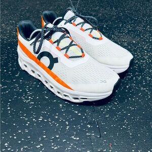 On Cloudmonster Size 11.5